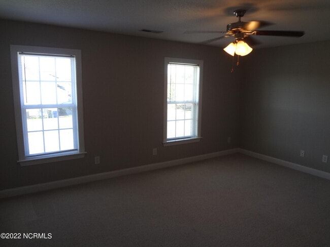 Building Photo - 205 S Pointe Dr
