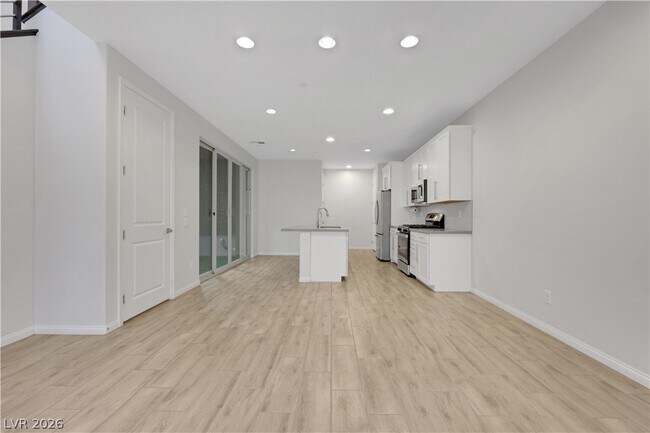 Building Photo - 11696 Redwood Mountain Ave