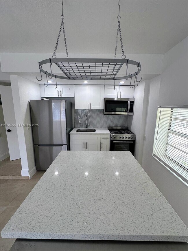 Building Photo - 9064 Collins Ave