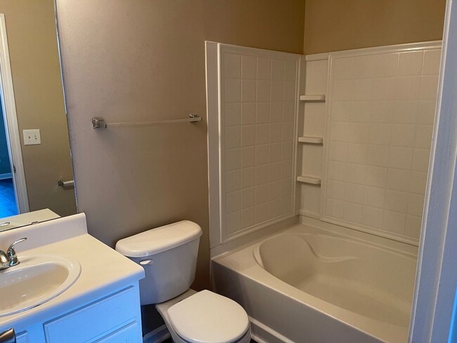 Building Photo - Fresh Renovation, 3 Bedroom Townhouse