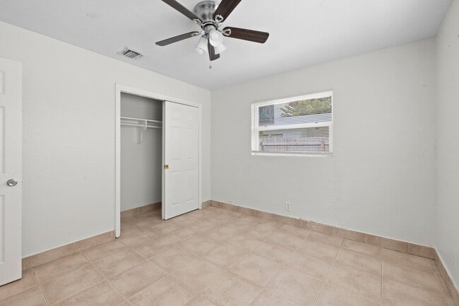 Building Photo - 143 W 28th St