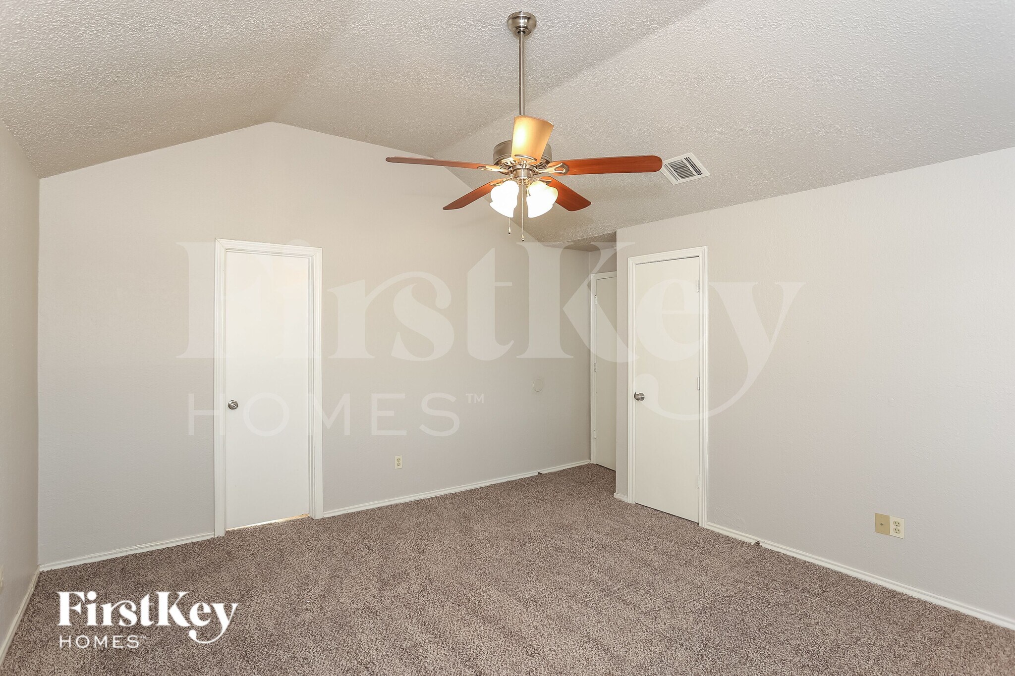 Building Photo - 2321 Lakeshore Ln