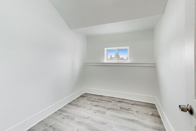 Building Photo - 1812 S Millard Ave