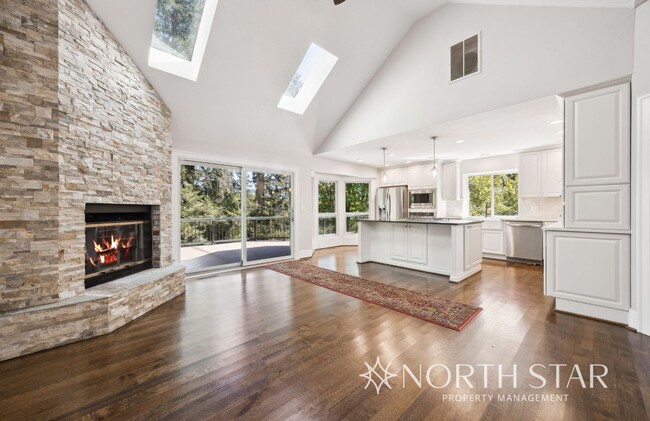 Building Photo - Stunning Lake Oswego Home with Space for E...