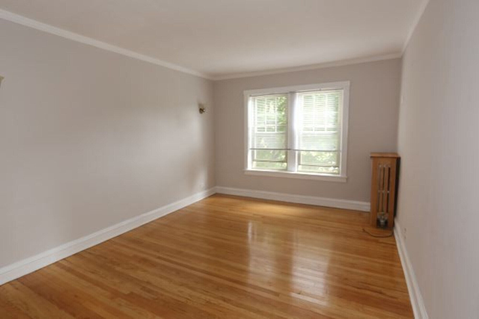 Building Photo - 2220 W Ainslie St