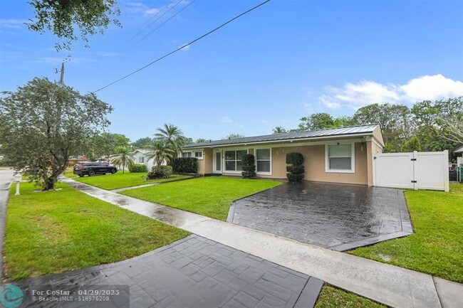 Building Photo - 9200 SW 51st Pl