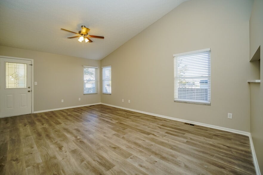 Building Photo - 1551 Covina Dr