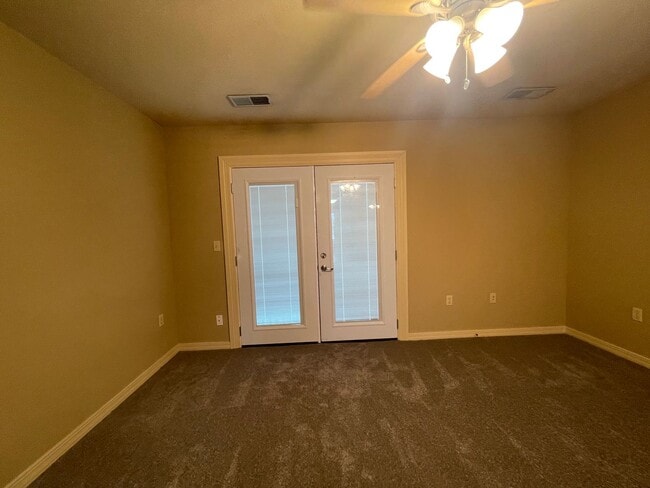 Building Photo - 260 Toni Ln