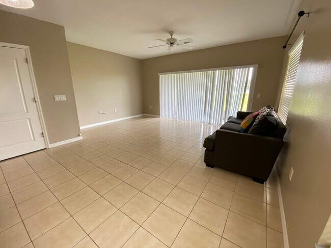 Building Photo - 103 Chelsea Dr