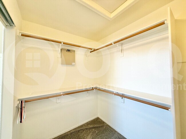 Building Photo - 1523 E Black Diamond Dr