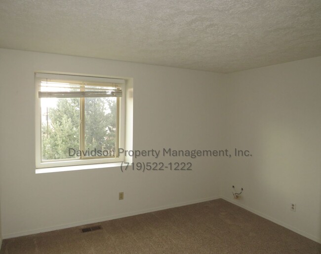Building Photo - Beautiful 3-Bedroom House in Eastern Color...