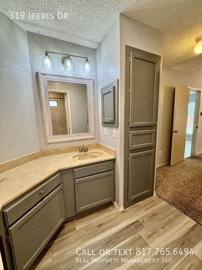 Building Photo - 319 Iberis Dr