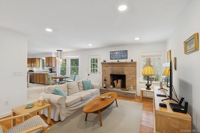 Building Photo - 5125 Main Bayview Rd