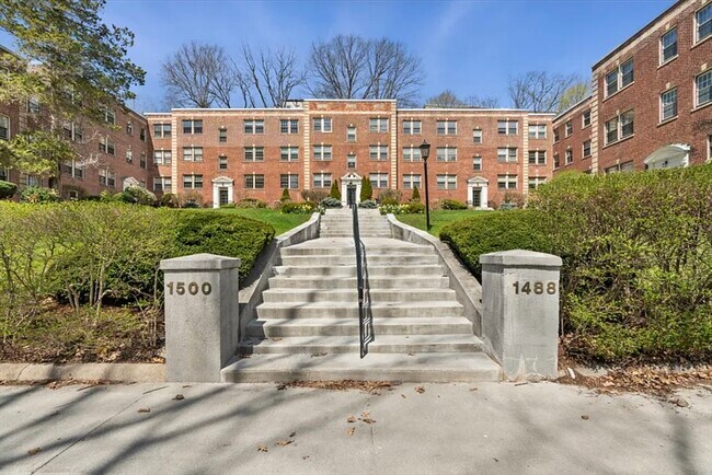 Building Photo - 1496 Beacon St