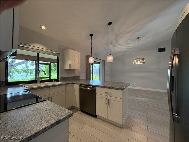 Building Photo - 1450 Nottingham Dr