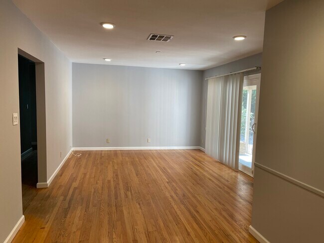 Building Photo - 20151 Hart St