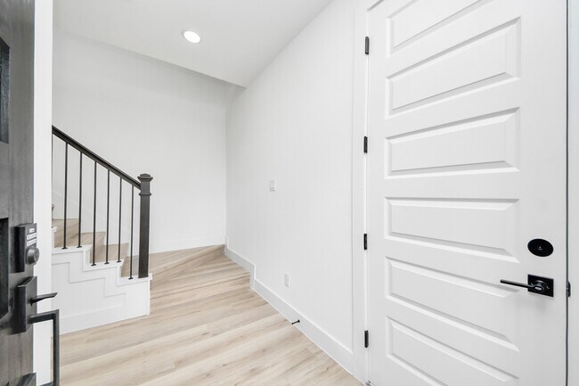 Building Photo - 4410 Allen St