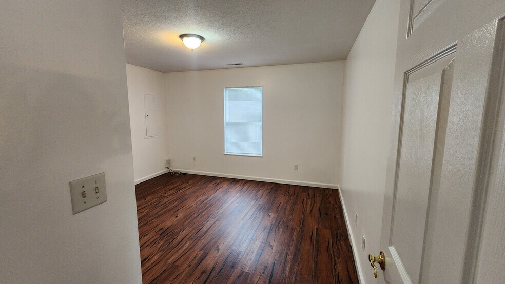 Building Photo - 1521 Mayberry Ln
