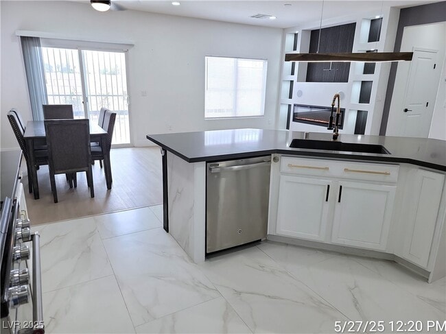 Building Photo - 3792 Calle de Rio Ave