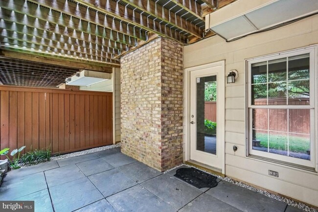 Building Photo - 417 Winding Rose Dr