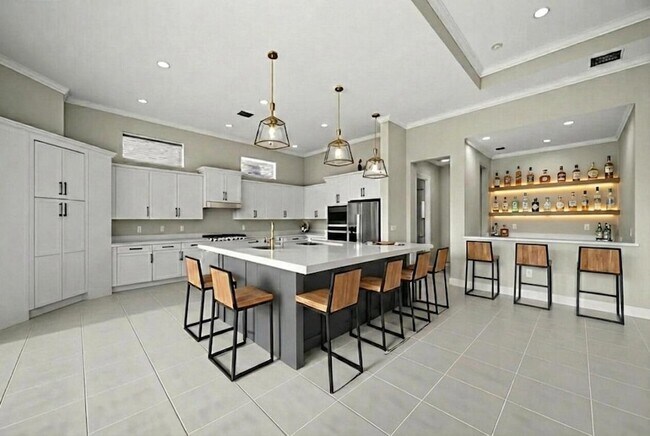 Building Photo - 5741 Beechnut Dr