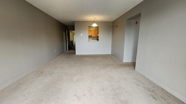 Building Photo - 65 North Point Dr