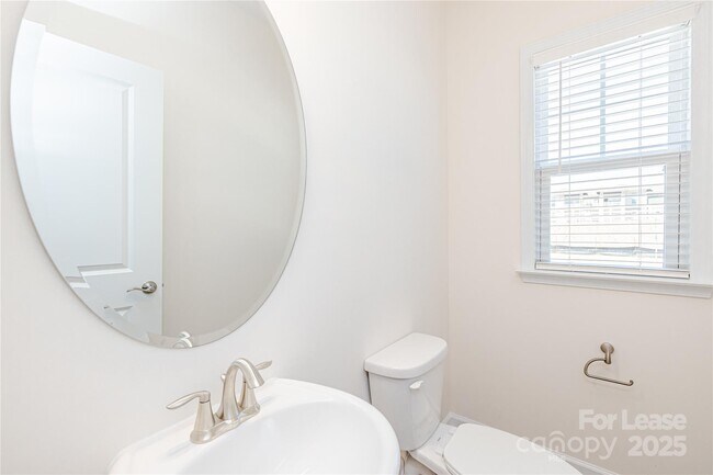 Building Photo - 23018 Clarabelle Dr