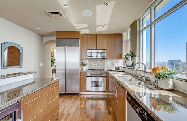 Building Photo - 700 W Harbor Dr