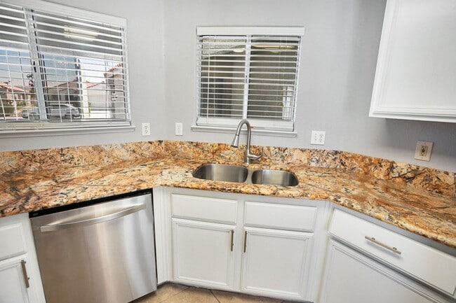 Building Photo - 3 Bed, 2 Bath Single Story West Vegas Beauty