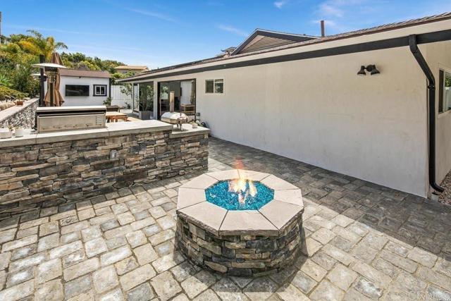 Building Photo - 6073 Avenida Chamnez