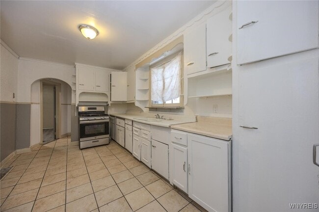 Building Photo - 68 Sirret St