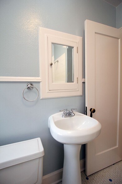 Building Photo - 2703 NW Raleigh St