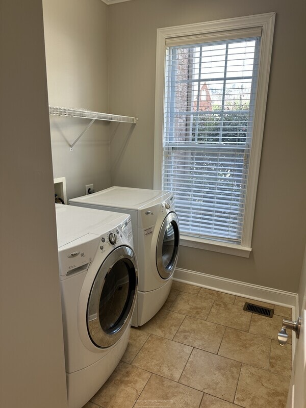 Building Photo - 5511 Ginkgo Rd