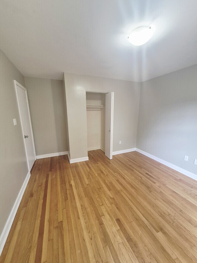 Building Photo - 2404 Barracks Ct
