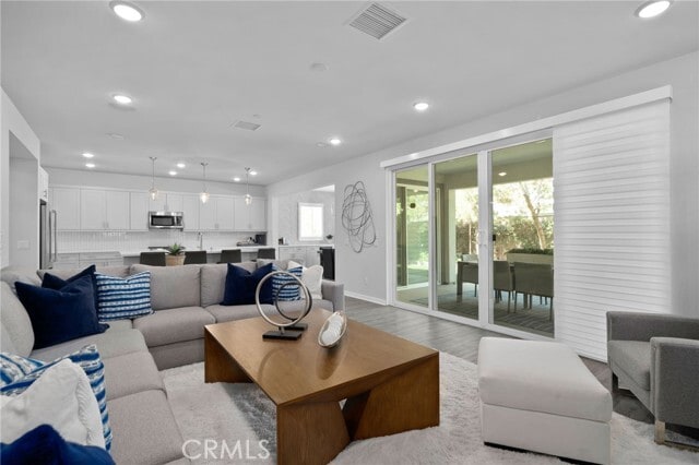 Building Photo - 2621 E Clara Ln