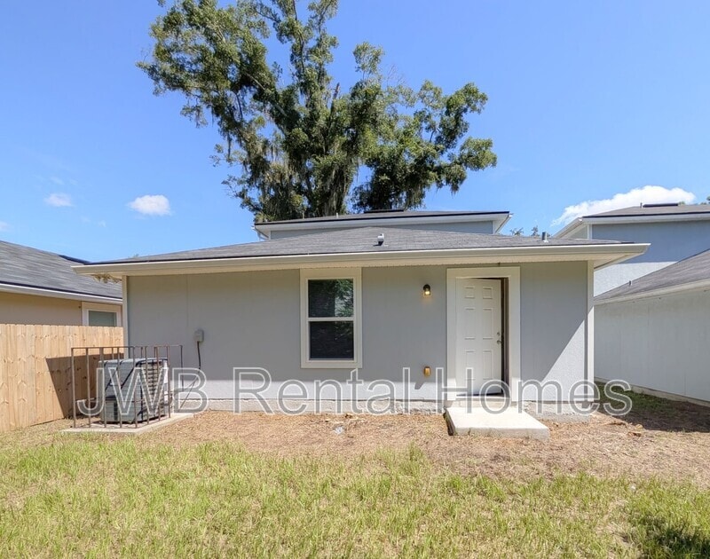 Building Photo - 8216 Eaton Ave