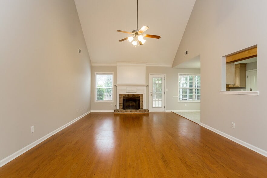 Building Photo - 3028 Lincoln Log Way