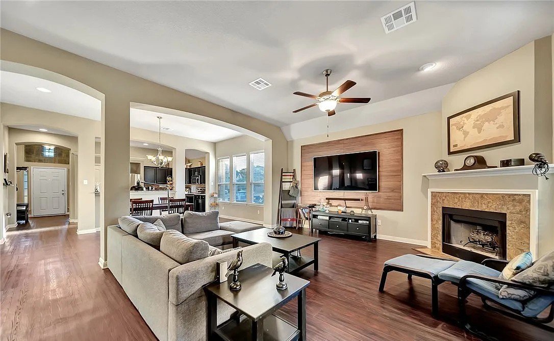 Building Photo - 3701 Castleton Dr