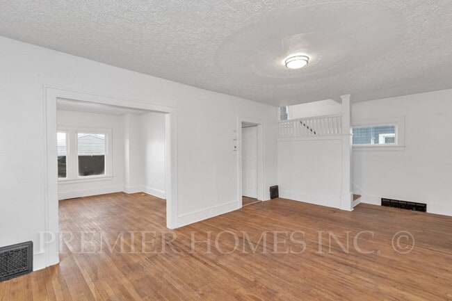 Building Photo - Pristine 3BR Home with 2-Car Garage & Designer Finishes