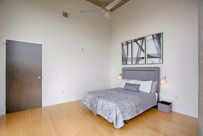 Building Photo - 2115 Yeaman Pl