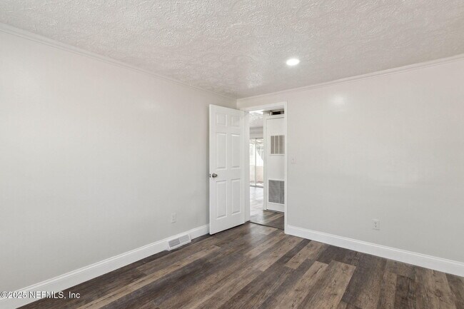 Building Photo - 97119 Diamond St
