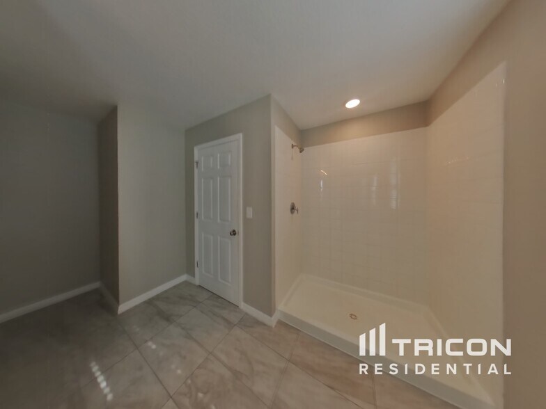 Building Photo - 5597 Raymond Way