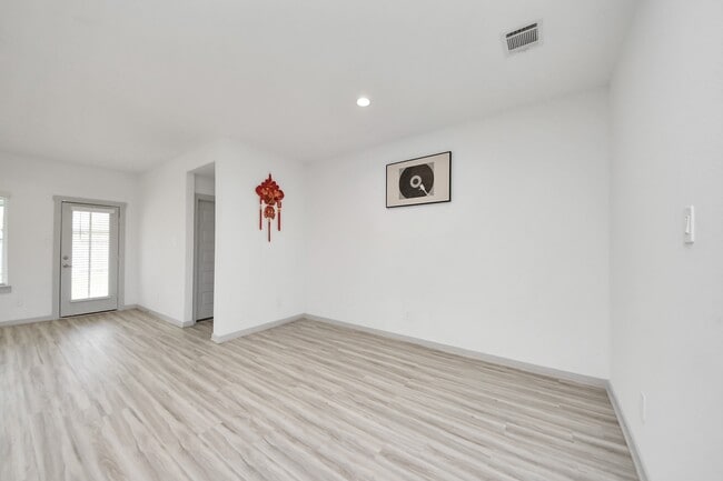 Building Photo - 7007 Fleetwood Crescent Wy