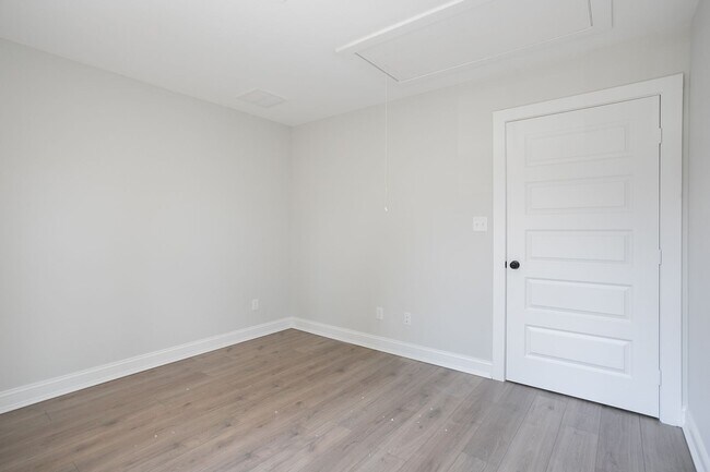 Building Photo - Downtown Savannah Carriage House New Construction