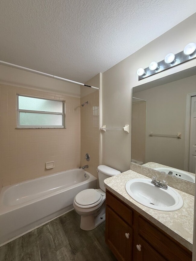 Building Photo - Rainbow Springs Country Club 2/2 ***Won't Last***