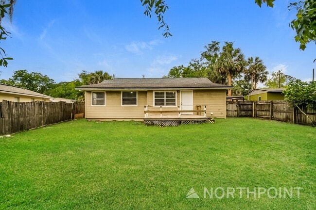 Building Photo - Irresistible Single Family Home | 3 BR/2BA | In Jacksonville