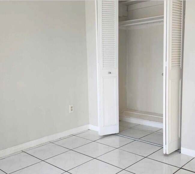 Building Photo - 488 NE 18th Ave