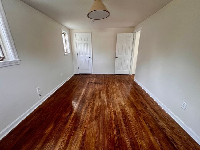 Building Photo - Pittsburgh - 2 Bedroom 1.5 Bathroom - Home...