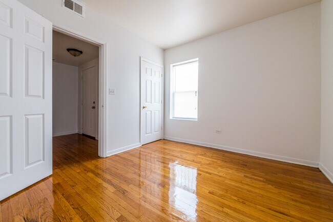 Building Photo - 8514 S Crandon