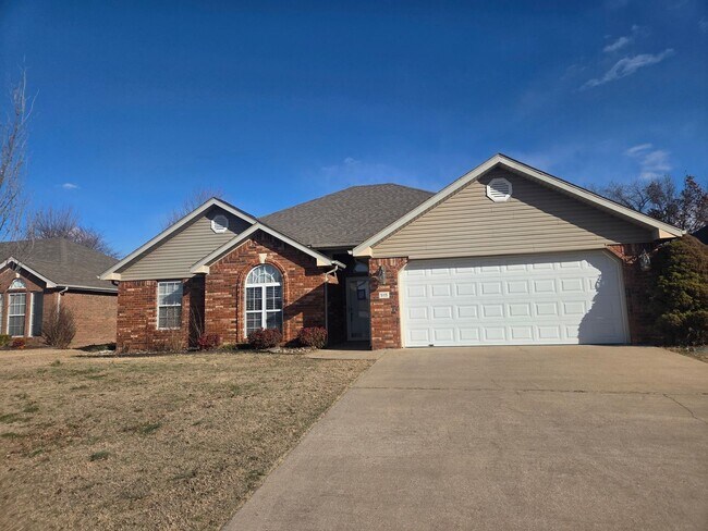 Building Photo - Stunning 3-Bedroom Single Family Located In Champion Estates!